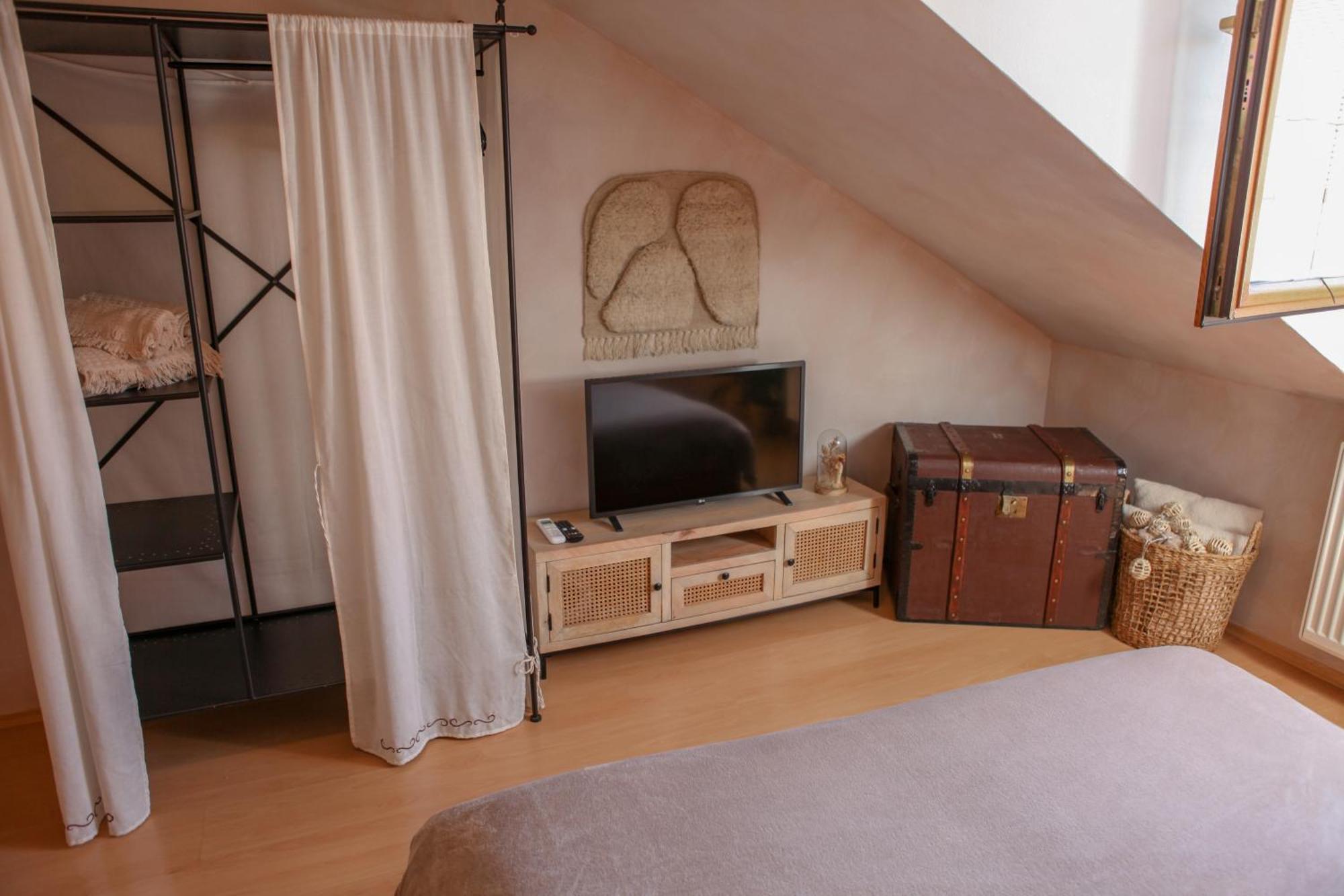 Cozy Apartment In The Heart Of The Historic City Bratislava Buitenkant foto