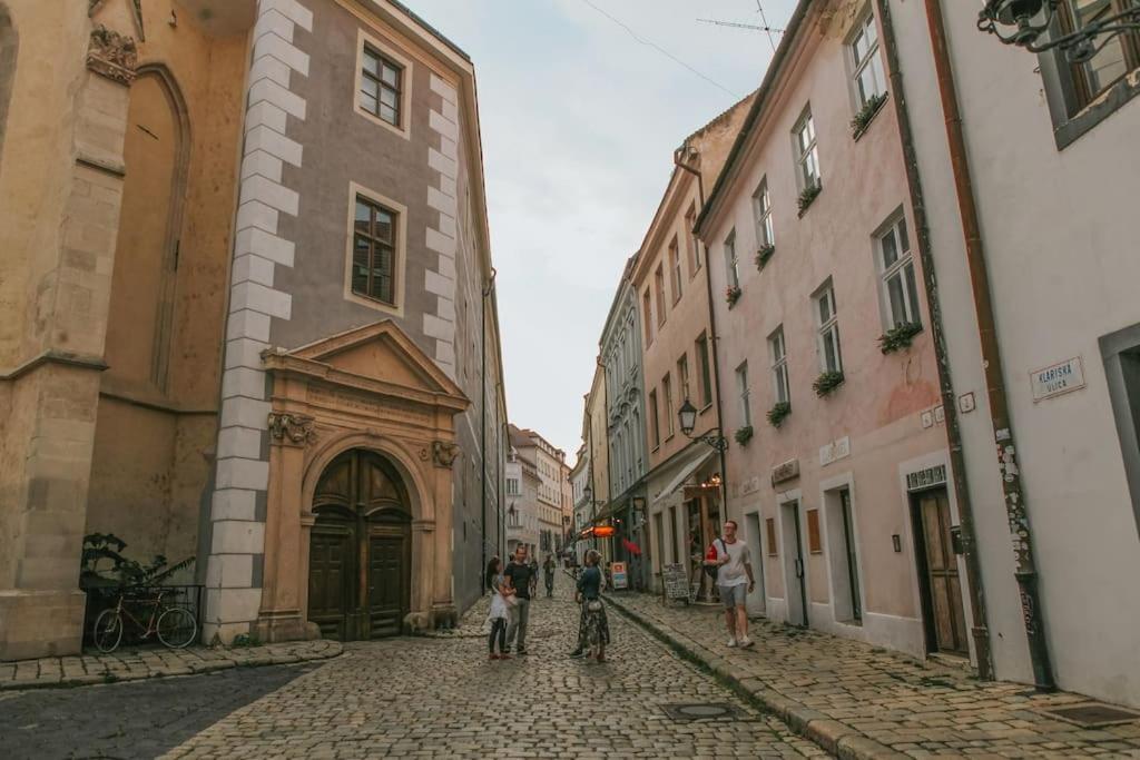 Cozy Apartment In The Heart Of The Historic City Bratislava Buitenkant foto